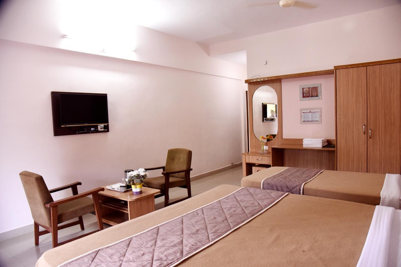 Slr Residency Hotel Subrahmanya Exterior foto