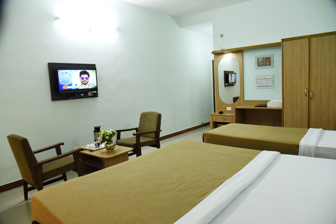 Slr Residency Hotel Subrahmanya Exterior foto