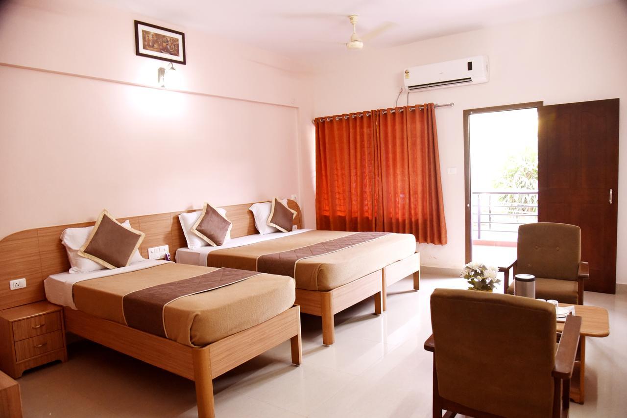 Slr Residency Hotel Subrahmanya Exterior foto