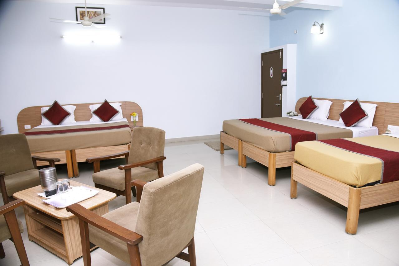 Slr Residency Hotel Subrahmanya Exterior foto