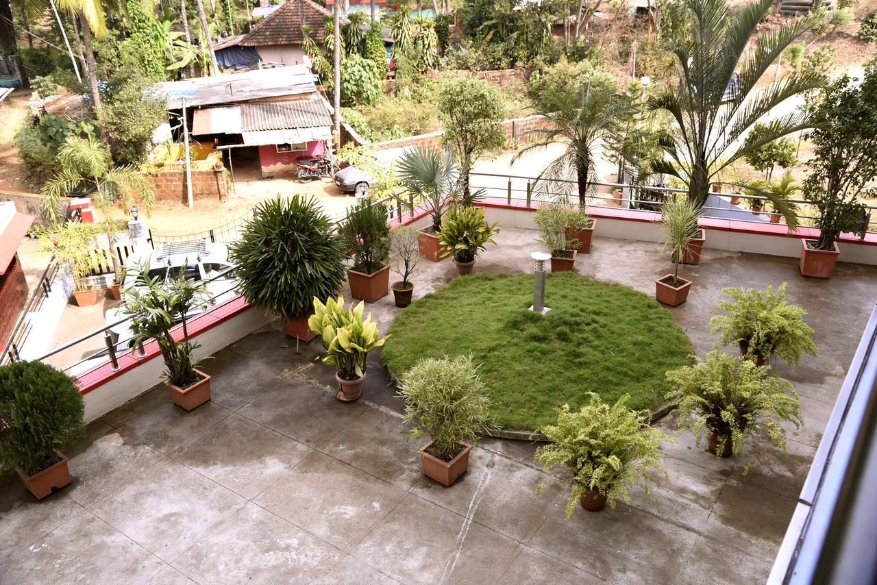 Slr Residency Hotel Subrahmanya Exterior foto