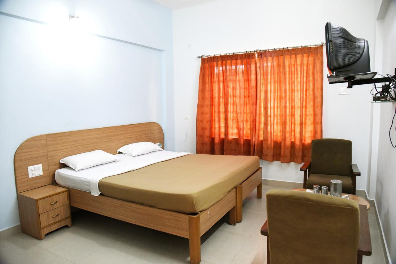 Slr Residency Hotel Subrahmanya Exterior foto