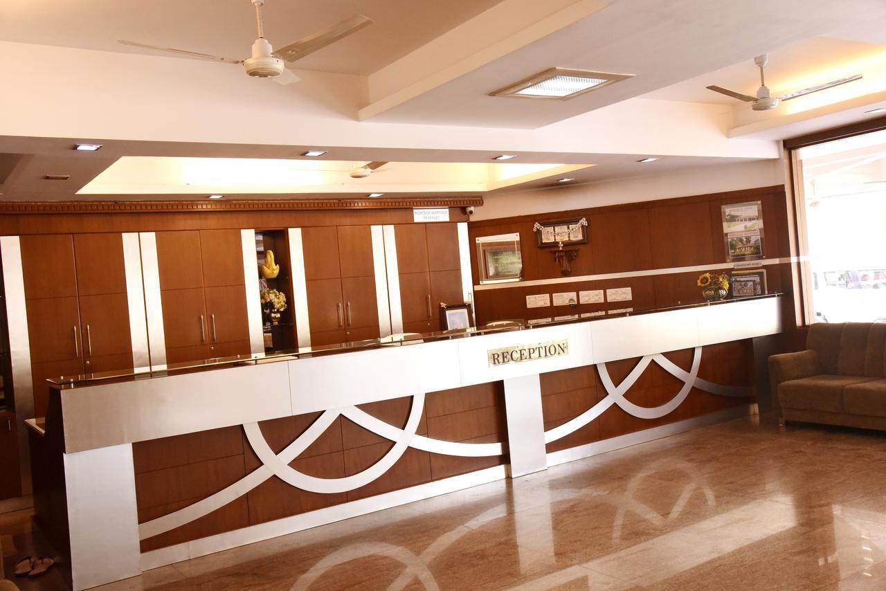 Slr Residency Hotel Subrahmanya Exterior foto