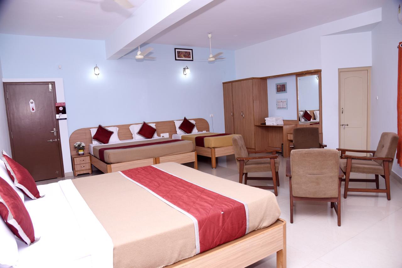 Slr Residency Hotel Subrahmanya Exterior foto
