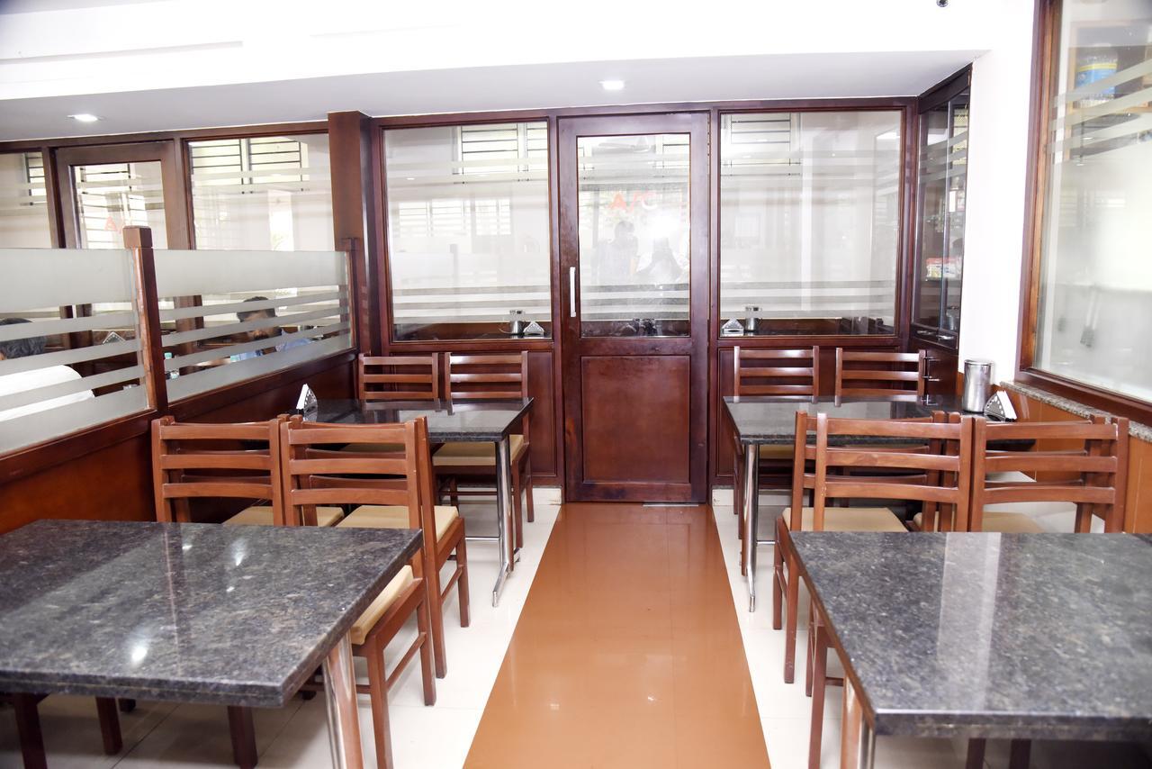 Slr Residency Hotel Subrahmanya Exterior foto